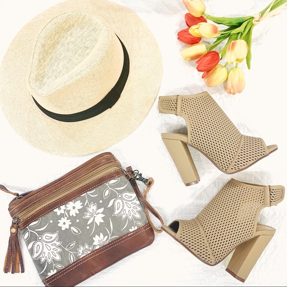 ✨LAST PAIR✨Hit The Town Booties - Picture 3 of 4